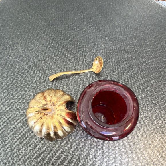 Avon Red Glass Fruit Canister Gold Twist Off Lid and Spoon  Vintage box 40 - Picture 3 of 6